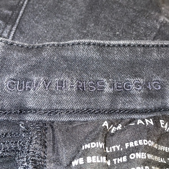 American Eagle Curvy Hi-Rise Black Distressed Jeggings.  Black. Size 10 - Picture 9 of 12